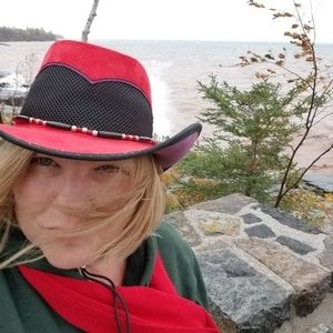 Meet your Posher, Dana